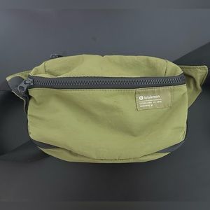 Lululemon Clean Lines Belt Bag 2L